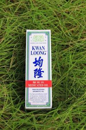 Bán Dầu Quân Long (Kwan Loong) Medicated Oil của Singapore