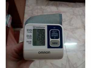 Máy đo huyết áp OMRON