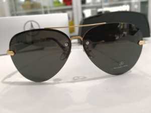 Tròng kính: Tròng kính phân cực Polarized cùng với chất liệu Polycarbonate giúp chống tia UV 100%, chống chói, chống trầy xước, va đập tốt.