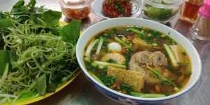 Giò heo trong món Bánh canh cua đồng Bột Gạo 284 Bùi Đình Túy mềm, ngon từ thịt ngọt từ xương, từ cua đồng
