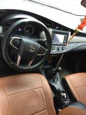Bán Toyota INNOVA 2.0E màu nâu titan số sàn sản xuất 2017 mẫu mới