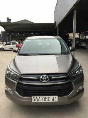 Bán Toyota INNOVA 2.0E màu nâu titan số sàn sản xuất 2017 mẫu mới