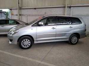 Bán xe Toyota Innova E đk 2014, số sàn, màu bạc, giá thương lượng, có hỗ trợ trả góp