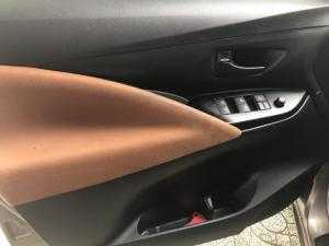 Bán Toyota Innova E 2017, màu xám, giá thuơng luợng, hổ trợ góp
