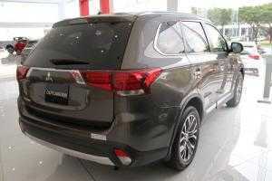 Mitsubishi Outlander Giá Cực Sốc Hỗ Trợ Ngân Hàng, Có xe Giao Ngay