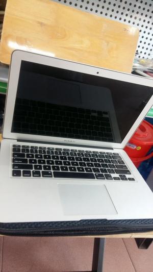 Macbook Air Core i5 4g 256g ĐẸP KENG