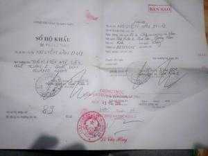 Sổ hộ khẩu gia đình em.