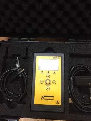 SRM 200 máy đo điện trở bề mặt