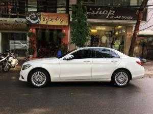 Cần bán chiếc Mercedes C250 2016 màu trắng nội thất đen zin