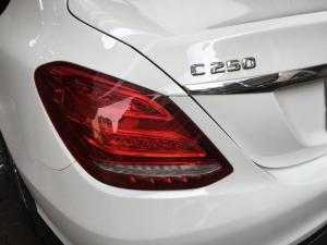 Cần bán chiếc Mercedes C250 2016 màu trắng nội thất đen zin