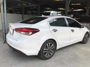 Bán Kia Cerato 1.6AT màu trắng số tự động sản xuất 2016 đi 32000km