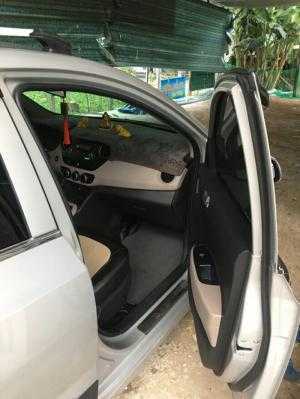 Bán Hyundai Grand i10 1.0AT bản 5 cửa gia đình màu bạc số tự động nhập Ấn Độ 2015