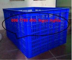 Rổ nhựa công nghiệp có bánh xe giá cạnh tranh.