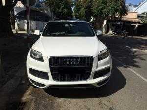 Bán Audi Q7 4.2L 2010 màu trắng nội thất màu kem full option