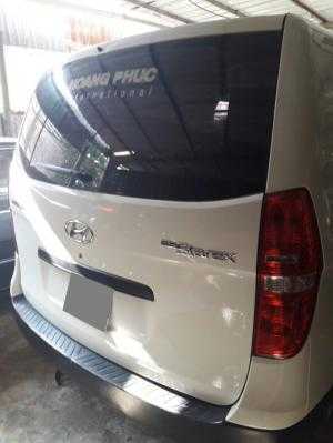 Cần bán Hyundai Starex 2013 màu trắng máy xăng số sàn xe zin đẹp.