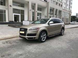Nhà mình cần bán xe Audi Q7 2009 màu vàng cát