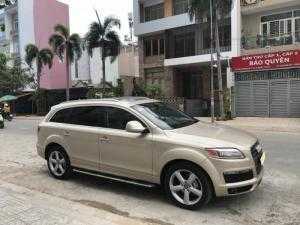 Nhà mình cần bán xe Audi Q7 2009 màu vàng cát