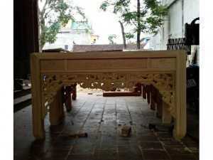 Bàn thờ gia tiên hàng sạch đẹp.