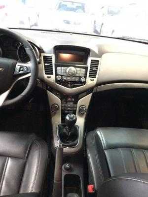 Bán Chevrolet Cruze LT 1.6MT 2017 màu trắng gốc SG