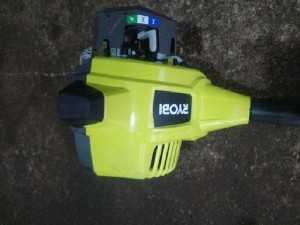 Máy cắt cỏ RYOBI