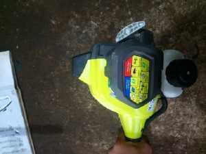 Máy cắt cỏ RYOBI