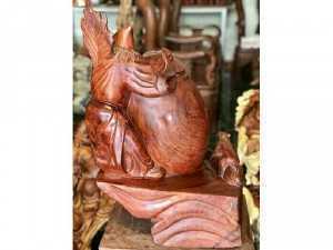 Tế Công ôm chum rượu