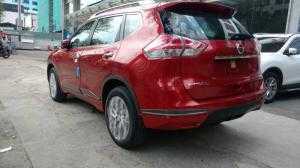 Giá xe Nissan X-Trail 2.5 SV Màu Đỏ