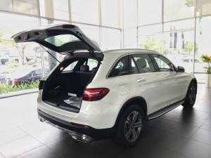 Đuối xe chụp pô kép, khoang sau rộng rãi