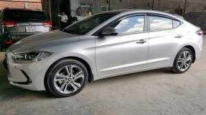 Bán Huyndai Elantra 2.0AT màu bạc số tự động sản xuất 2016 đăng ký cuối 2017 biển Sài Gòn