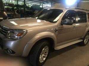 Bán Ford Everest ghi vàng full option