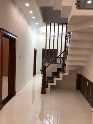 Nhà trệt lầu cực đẹp mặt tiền hẻm 1113 Huỳnh Tấn Phát, Q.7