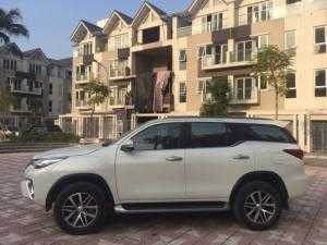 Toyota Fortuner 2.7V 4x4 WD, màu trắng, sản xuất và đăng ký tháng 10/ 2017
