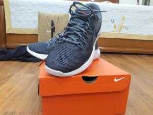 Giày Nike Auth chưa sử dụng, mua tại Diamond plaza ngày 27/4/2018, nhầm size nên Pass
