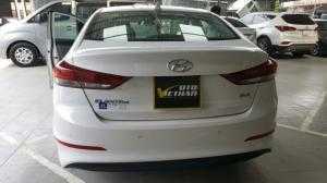 Bán Hyundai Elantra GLS 2.0AT màu trắng số tự động sản xuất 2017
