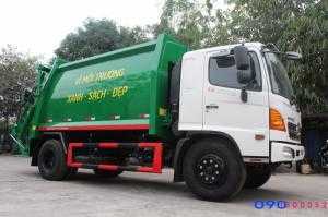 Xe cuốn ép rác 9 khối (9m3) Hino FC9JESW có cơ chế nghiền và đầm nén, với tỷ suất nén cao và khả năng chuyên chở lớn. Xe cuốn ép rác 9 khối Hino FC9JESW 9m3 với cơ chế hoạt động là rác được thu gom tại một điểm tập kết rộng rãi tại khu dân cư, sau đó nhờ hệ thống thủy lực và các máng sàn thùng được thiết kế để dễ dàng đưa rác vào thùng chứa rác, tại đây rác được nén lại trong thùng chứa và được vận chuyển đến các bãi rác để xử lý.