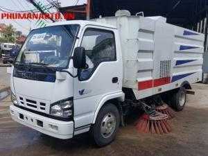 Xe quét rác hút bụi Isuzu 5 khối sử dụng xe quét rác hút bụi có rất nhiều ưu điểm như: Xe vệ sinh sạch sẽ, hiệu quả, đảm bảo vệ sinh môi trường, Tăng tuổi thọ mặt đường do đã làm sạch các bụi bẩn và hóa chất