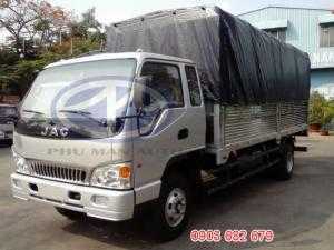 Xe tải JAC 6.4T nội thất Cabin được thiết kế sang trọng và tiện nghi. Tạo cho người điều khiển 1 không gian làm việc thoải mái và thân thiện .