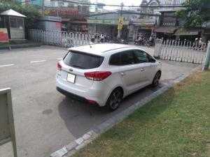 Gia đình cần bán nhanh kia Rondo 2016 , số tự động , máy xăng, màu trắng ngọc trinh.