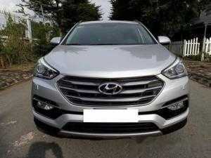 Cần bán xe Hyundai Santa Fe 2017 màu bạc 2.4 tự động
