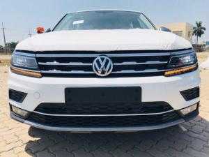 Bán xe Volkswagen Tiguan 2018 2.0L TSI mới, nhập khẩu nguyên chiếc, trả trước chỉ từ 600 triệu