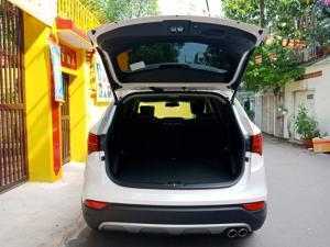 Cần bán Santafe 2017 bản tự động full option chạy xăng màu trắng ít đi.