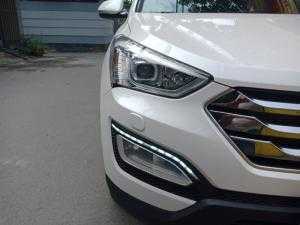 Cần bán Santafe 2017 bản tự động full option chạy xăng màu trắng ít đi.