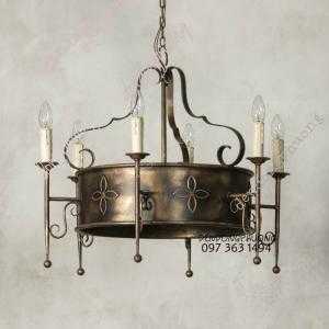 Đèn chùm Châu Âu cổ điển với thiết kế cực chuẩn phom mang lại nét đẹp bất hửu