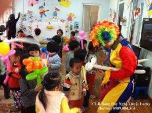 Cung cấp chú hề vặn bóng nghệ thuật tại nhà