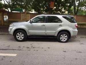 Nhà tôi cần bán Xe Fortuner G 2011 máy dầu màu bạc xe đi kỹ và giữ gìn