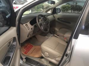 Innova số tự động, đời 2015, màu bạc, giá thương lượng.
