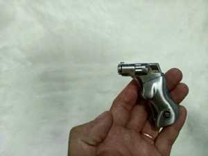 Bật lửa hình cô gái