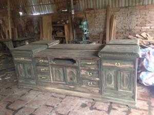 Kệ tivi giả cổ kiểu mõ lõm gỗ mun