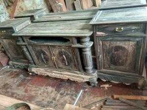 Kệ Tivi Cột Nho Gỗ Mun
