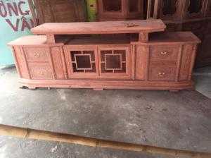 Kệ tivi cân gỗ hương đá